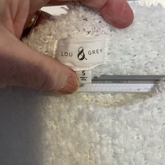 Lou grey white fuzzy sweater small - Picture 3 of 5